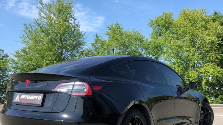 Tesla-model-3-Long-Range-2