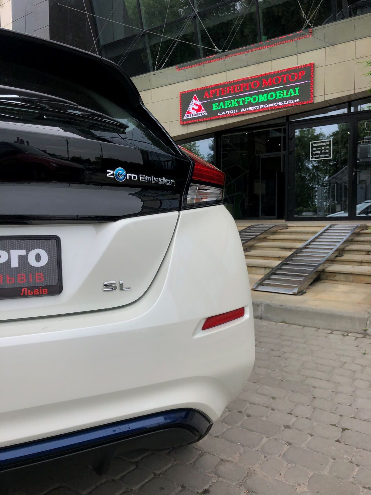 nissan-leaf-2019-artenergomotor2020-20