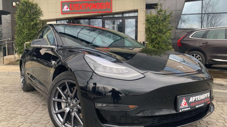 TESLA-Model-3-long-range-black-artenergomotor