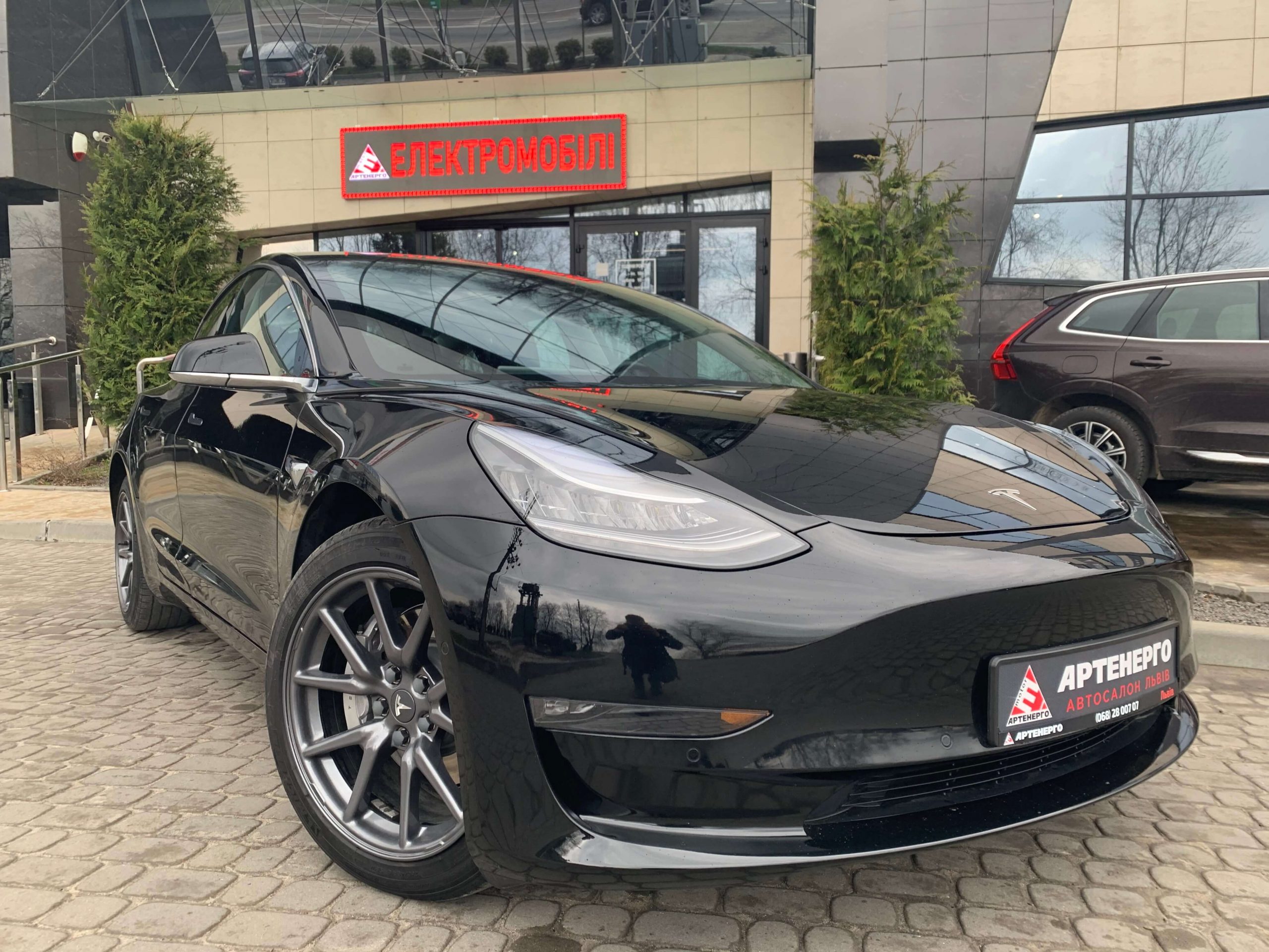 TESLA-Model-3-long-range-black-artenergomotor
