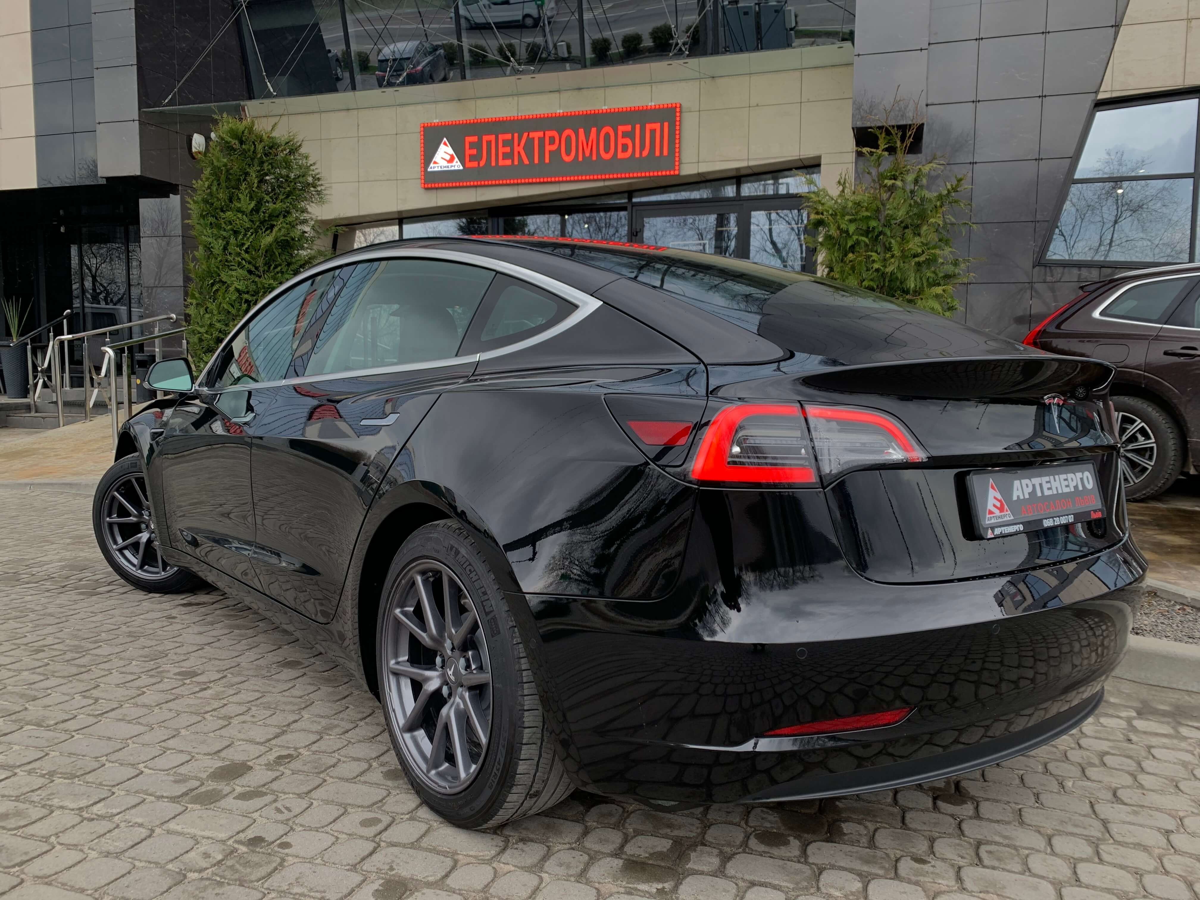 TESLA-Model-3-long-range-black-artenergomotor-3