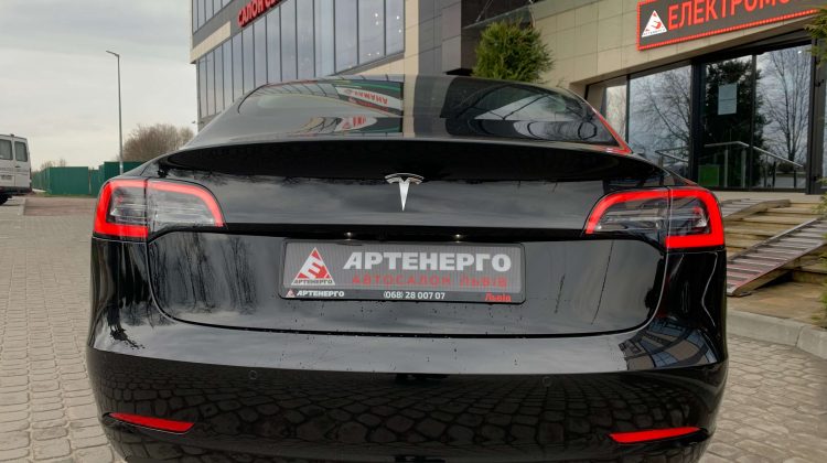 TESLA-Model-3-long-range-black-artenergomotor-4