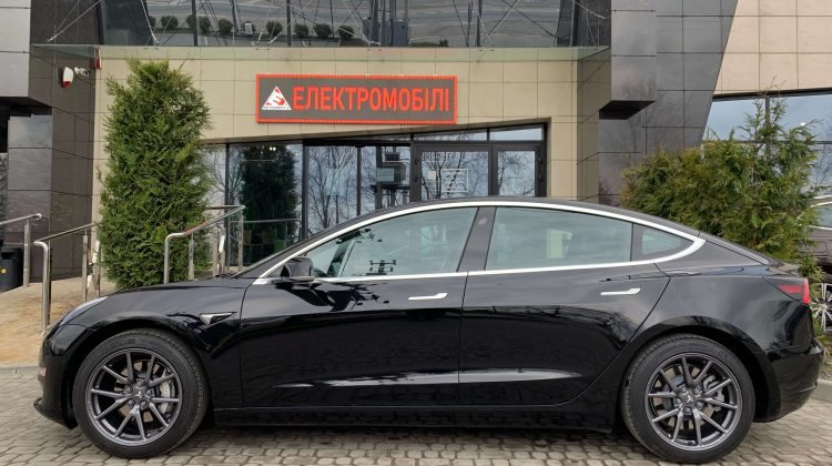 TESLA-Model-3-long-range-black-artenergomotor-6