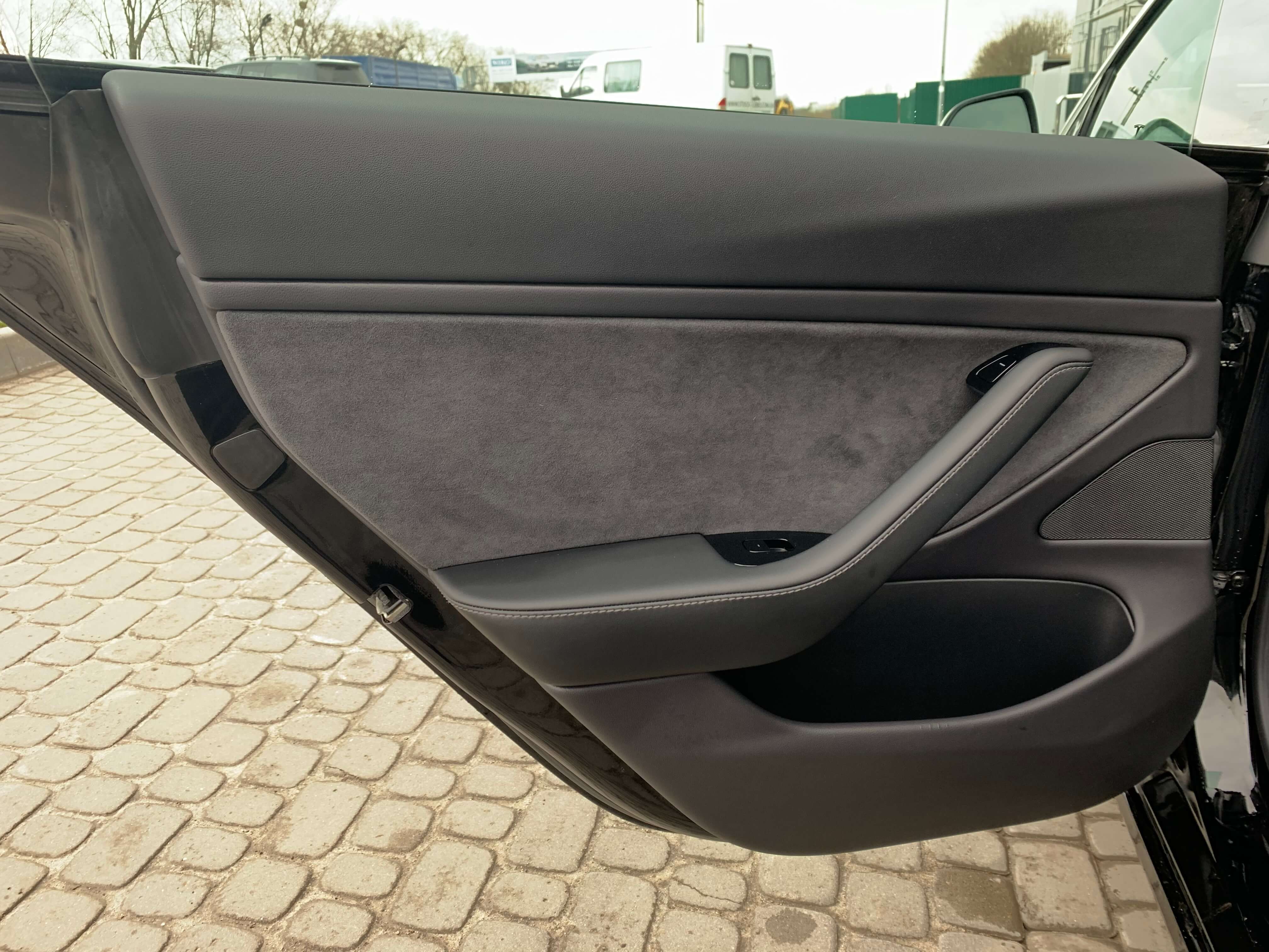 TESLA-Model-3-long-range-black-artenergomotor-8