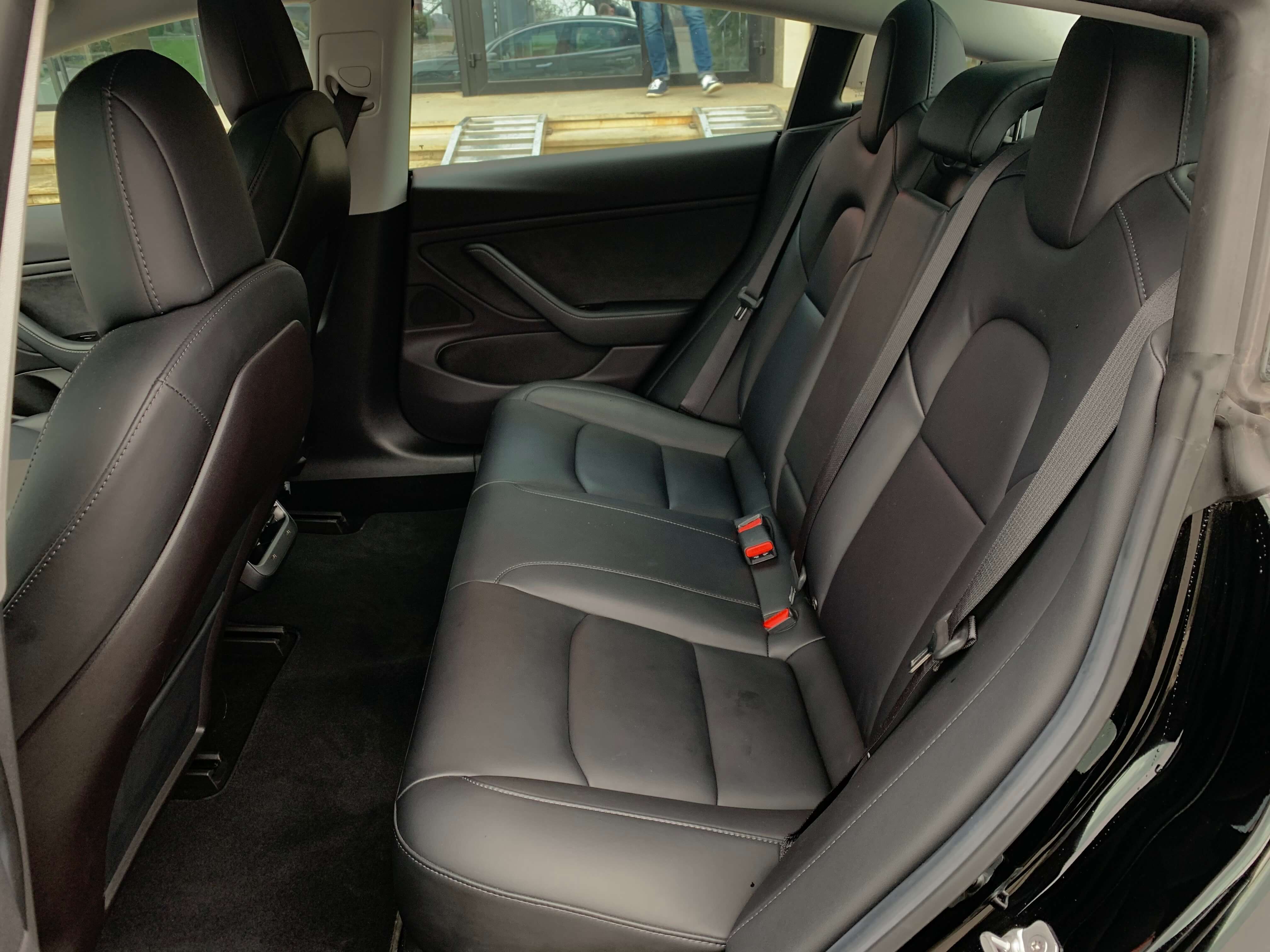 TESLA-Model-3-long-range-black-artenergomotor-10