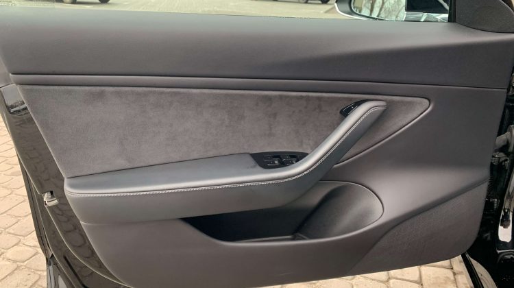 TESLA-Model-3-long-range-black-artenergomotor-13