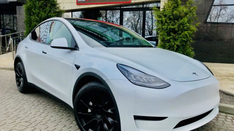 electrocar-Tesla-model-Y-artenergomotor-17