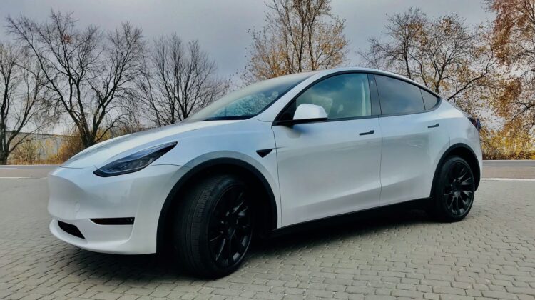 electrocar-Tesla-model-Y-artenergomotor-3