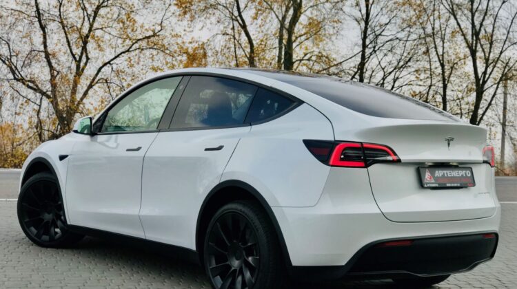 electrocar-Tesla-model-Y-artenergomotor-4