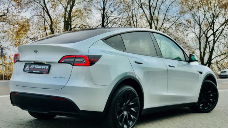 electrocar-Tesla-model-Y-artenergomotor-16