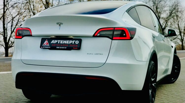 electrocar-Tesla-model-Y-artenergomotor-1