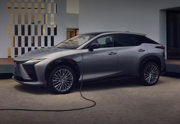 nejmovirnyj-elektromobil-lexus-rz-450e